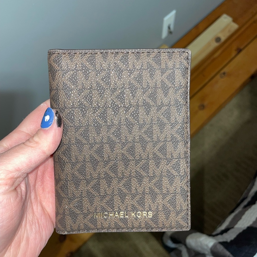 Michael Kors passport/card holder